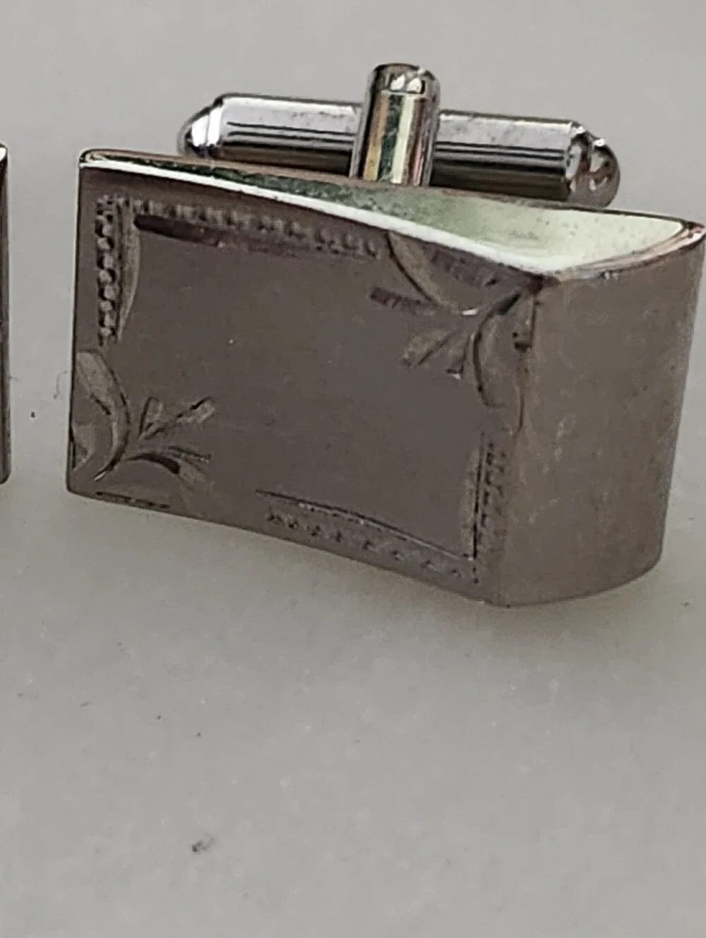 Vtg Hickok Silver Tone Curved Rectangular Engraved Leaf Detailing Cufflinks
